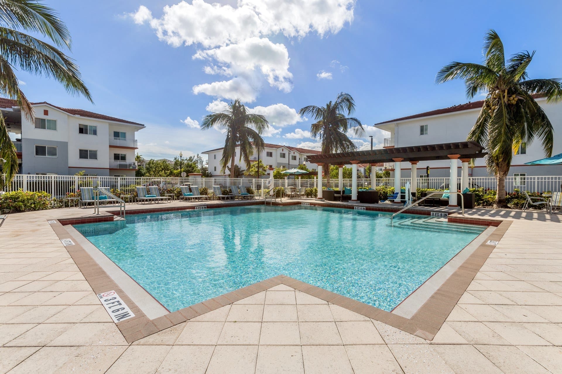 Pool and Sundeck at Windsor Biscayne Shores, Apartments for rent in North Miami